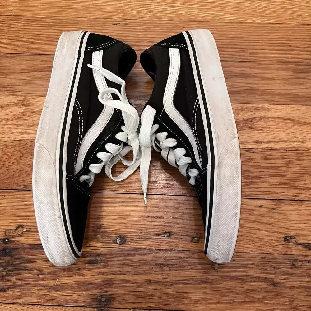Vans Old Skool Black and White Skate Shoes Low Top Size 6.5 Women’s Streetwear